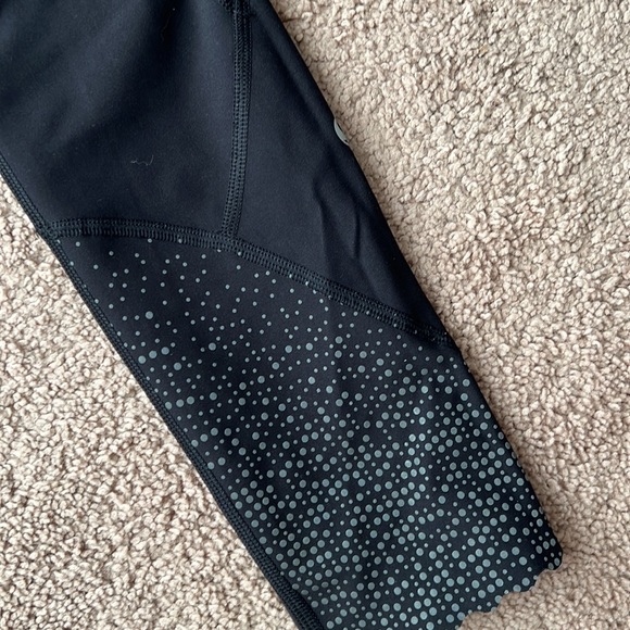 Lululemon Tight Stuff Reflective Crop Scallop Hem Legging - Picture 6 of 10